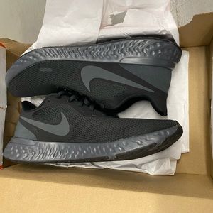 Women Black Nike Revolution 5 shoe